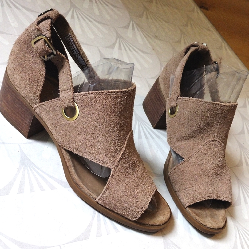 Koolaburra Suede Chunky Sandal